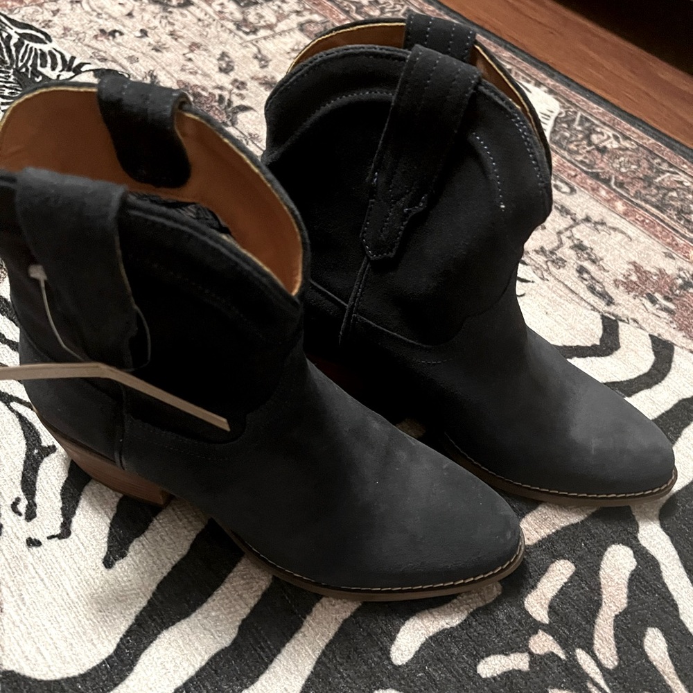 Blue suede cowgirl boots